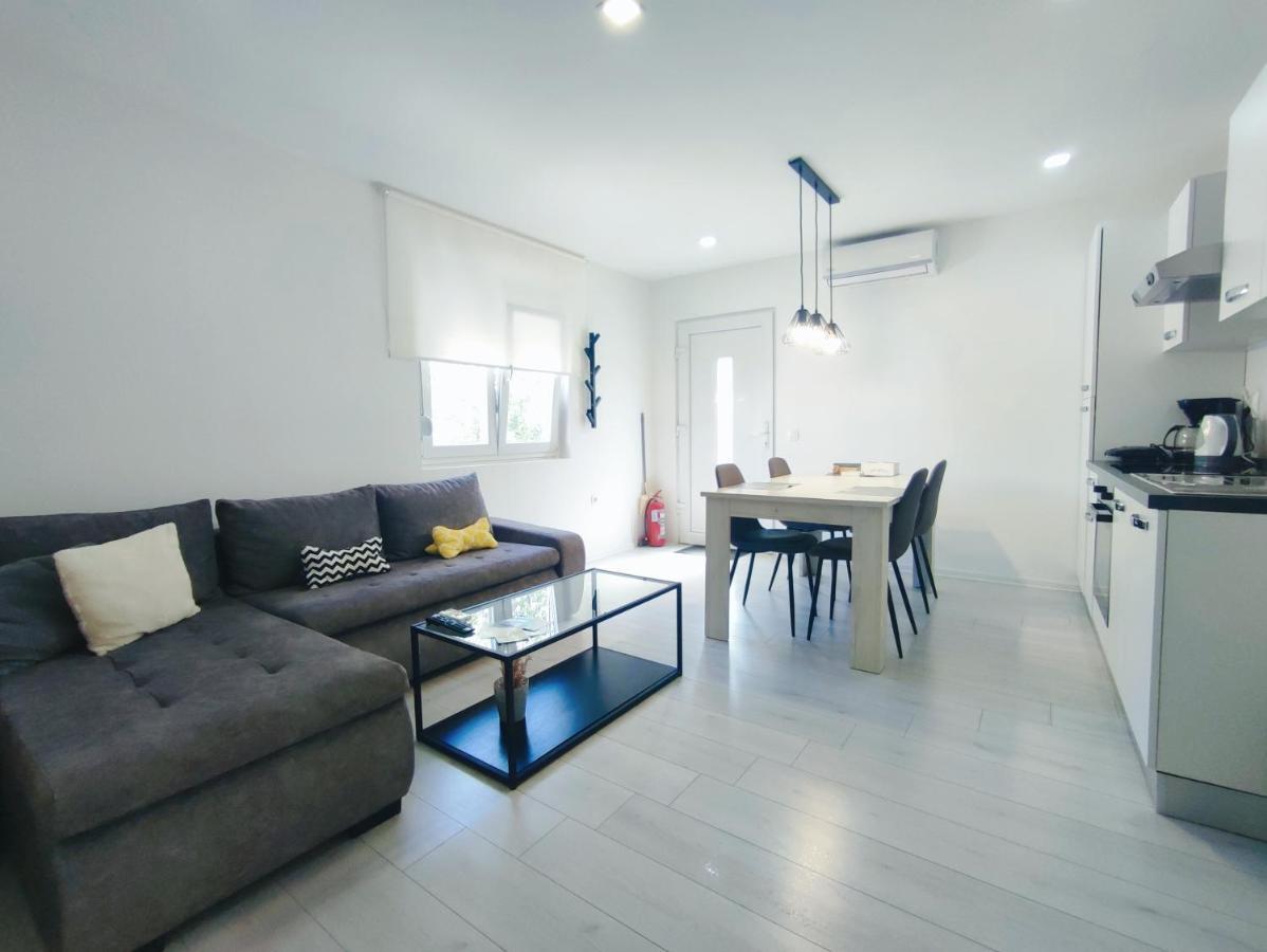 Garden Daire Sutomiscica Dış mekan fotoğraf
