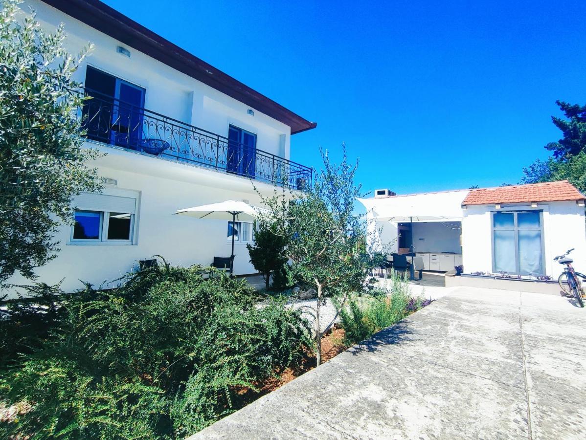Garden Daire Sutomiscica Dış mekan fotoğraf