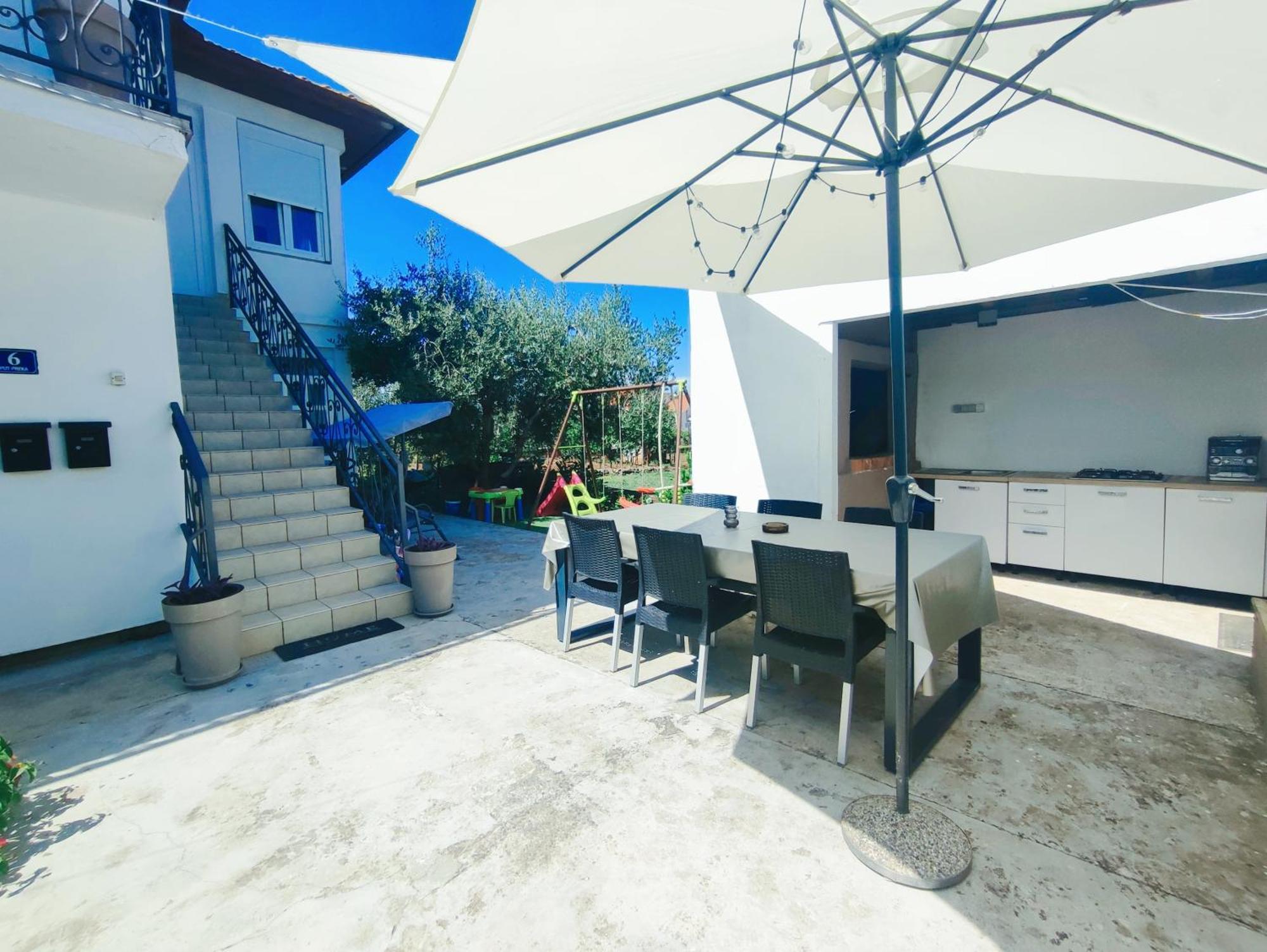 Garden Daire Sutomiscica Dış mekan fotoğraf